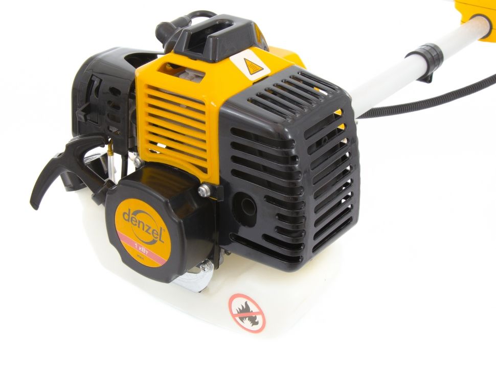 Триммер бензиновый GT-330, состоит из 2 частей, 1 кВт, 32.6 куб.см, в комплекте диск и катушка Denzel