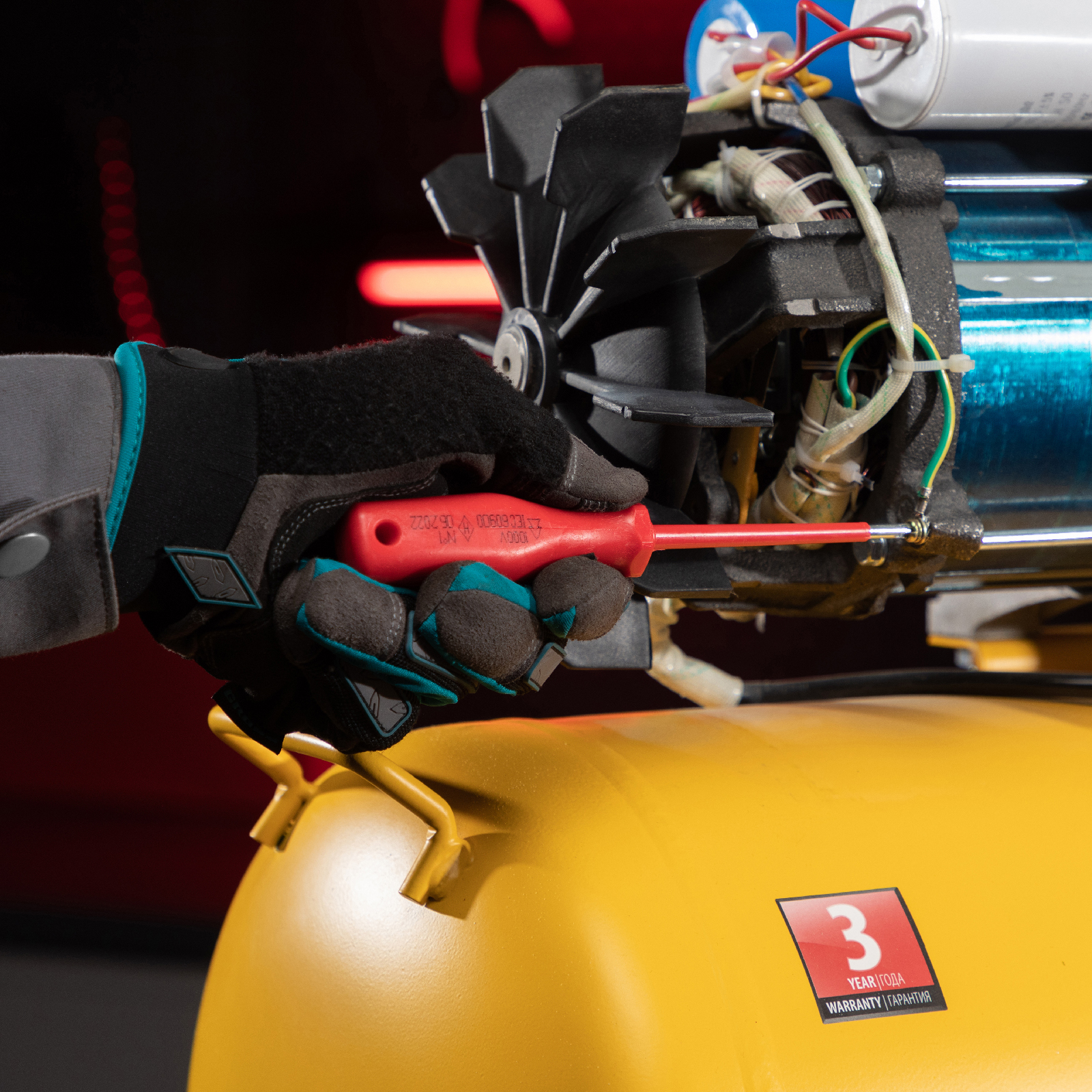 Набор "Электомонтажник-3", пластиковый бокс (НИЗ)